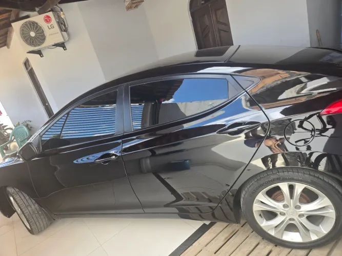 Hyundai Elantra GLS 1.8 16V Aut. 2013