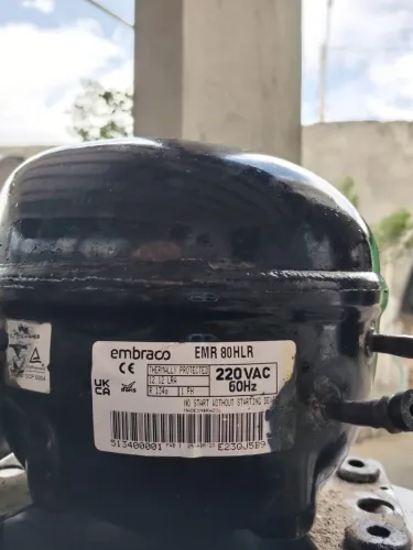 Motor geladeira embraco EMR 80 HLR sem uso