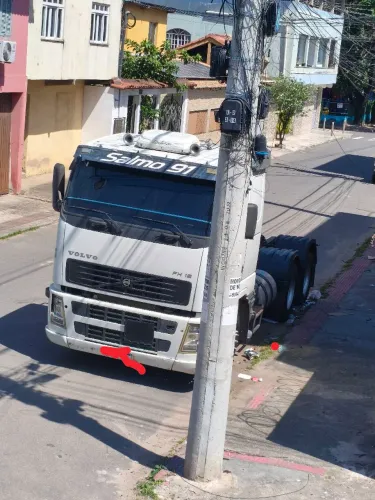 Caminhão volvo FH d12 2004