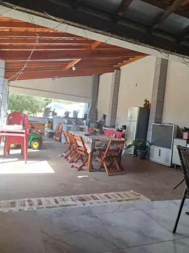 Casa em Condomínio com 3 Quarto(s) e 2 banheiro(s) para Alugar, 1100 m² por R$ 880000 / Mê