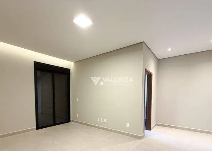 Casa com 4 quartos à venda, 281 m² por R$ 3.500.000 - Alphaville Nova Esplanada - Votorant