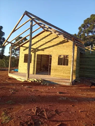 Casa pra vender inteira pra retirar do lugar a casa tirar as madeiras desmancha a casa 