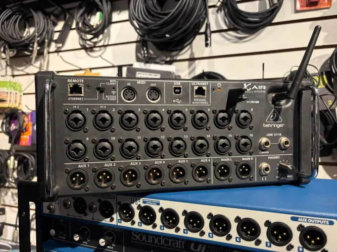 Behringer XR18 - Mixer Digital WiFi 