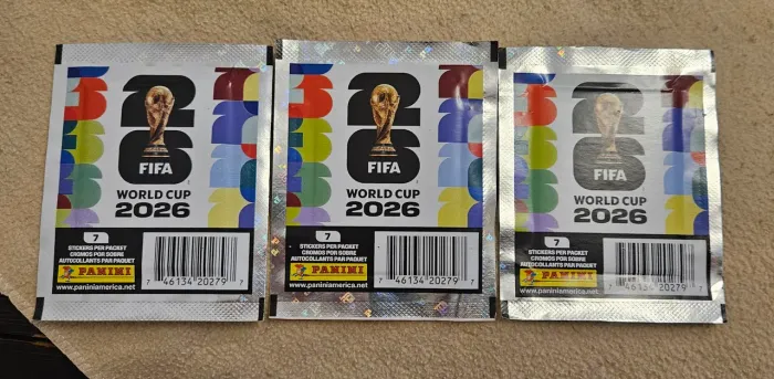 5 envelopes de figurinhas Copa do Mundo 2026 - 3 americanos / EUA e 2 Europeus