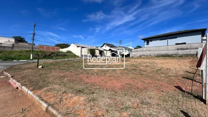 Terreno de Esquina à Venda - Morada da Colina, Resende