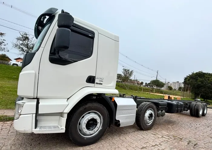 Volvo Vm 330 8x2 Bi truck 2022