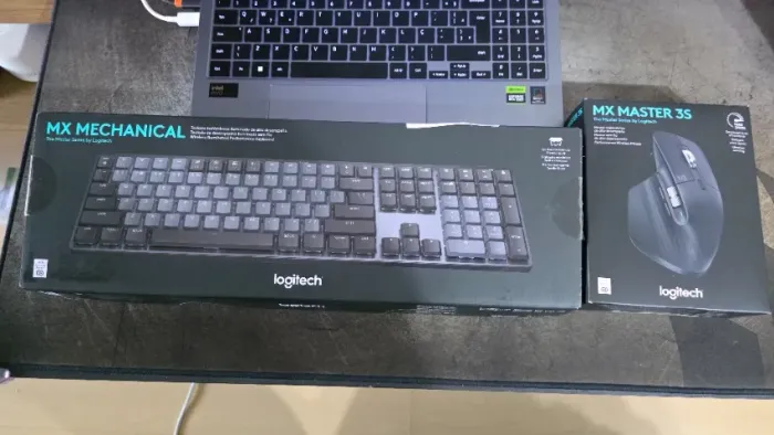 Teclado Logitech MX Mechanical + mouse Logitech MX Master 3S
