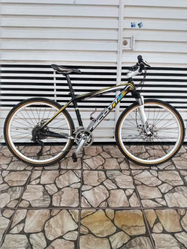 Bicicleta Scott scale 70 aro 26 top de linha.