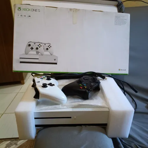 Xbox One s 1tb dois controles Originais com defeito, Problema do plim