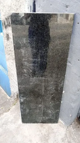 Pedra de mármore preta medida 43 L por C 1,11