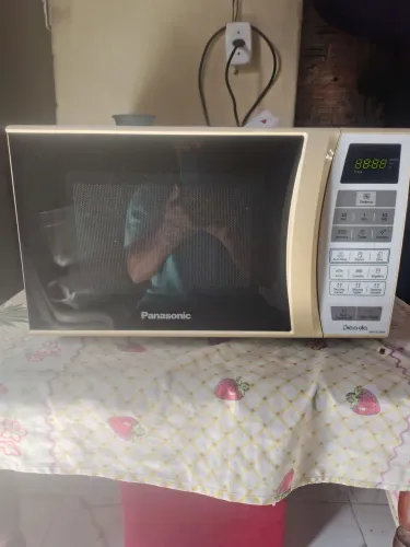 VENDO UM MICROONDAS BEM CONSERVADO FUNCIONANDO PERFEITAMENTE TODAS AS FUNÇÕES 