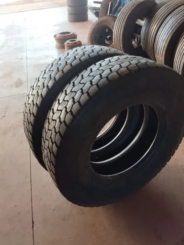 Pneus 2 pneus 295/80R22.5 recapados - 1200 - cada