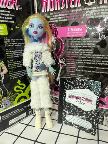 Monster high abbey básica 