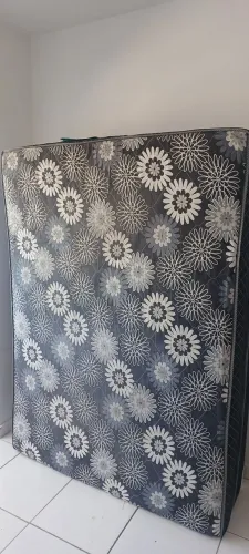 Cama box casal em bom estado.