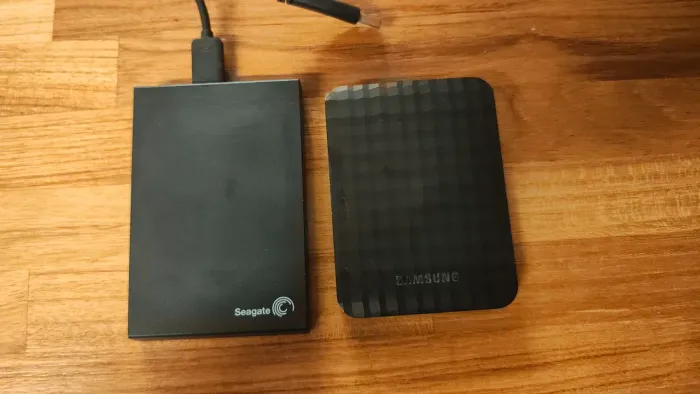 Dois HDs externos de 1 TB