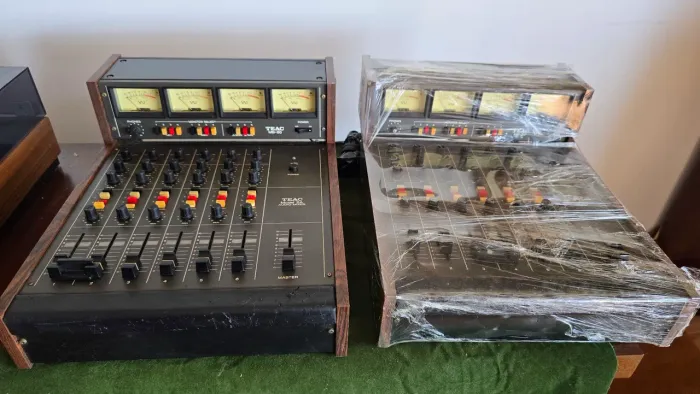 Par de Mesa De Som Analogica Vintage Teac Model 2A + Modulo VU Teac MB-20