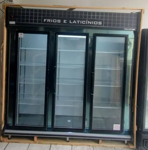 AUTO SERVIÇO 03 PORTAS 2 METROS 1.362 LITROS POLO FRIO ?