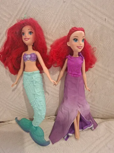 Duas  bonecas Ariel.