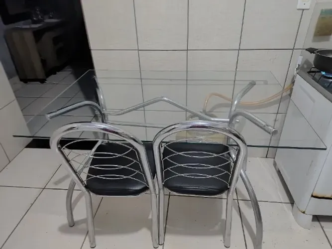 Mesa de vidro com 4 cadeiras - Ótimo estado