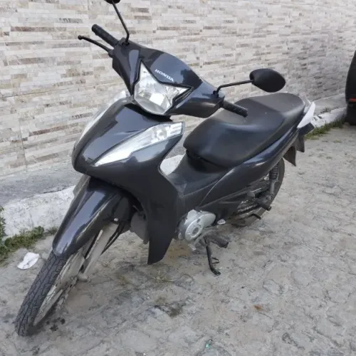 MOTO À VENDA - CONSERVADA E PRONTA PARA USAR