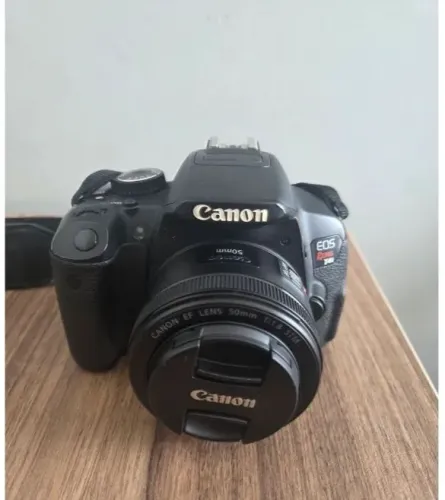 Canon EOS Rebel T4i (usada) - Acompanha acessórios e Lente 50mm