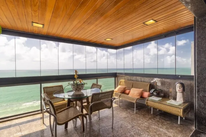 Apartamento beira mar em boa viagem à venda