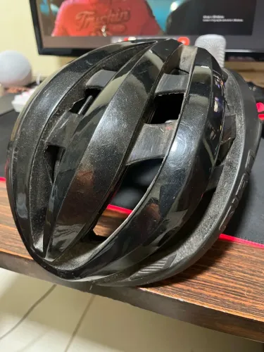 Capacete de Ciclismo Giro Original - Preto (Usado)