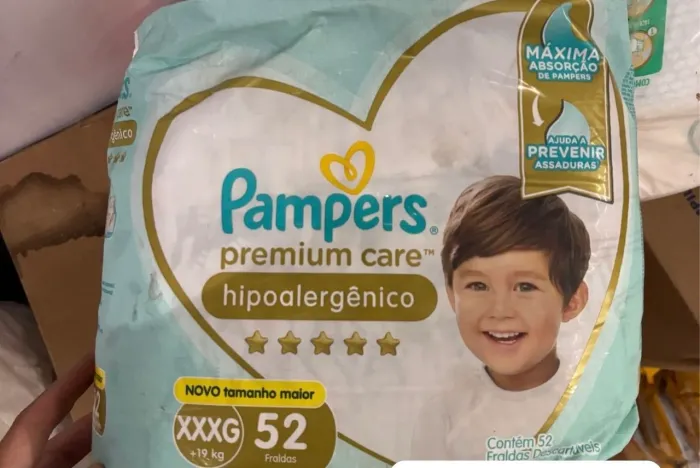 Fralda pampers premium care hipoalergênico xxxg com 52