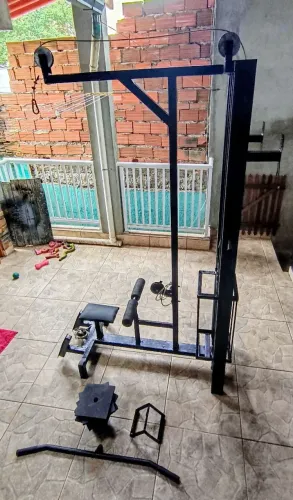 Vendo equipamento de musculação diversos exercícios em um só 