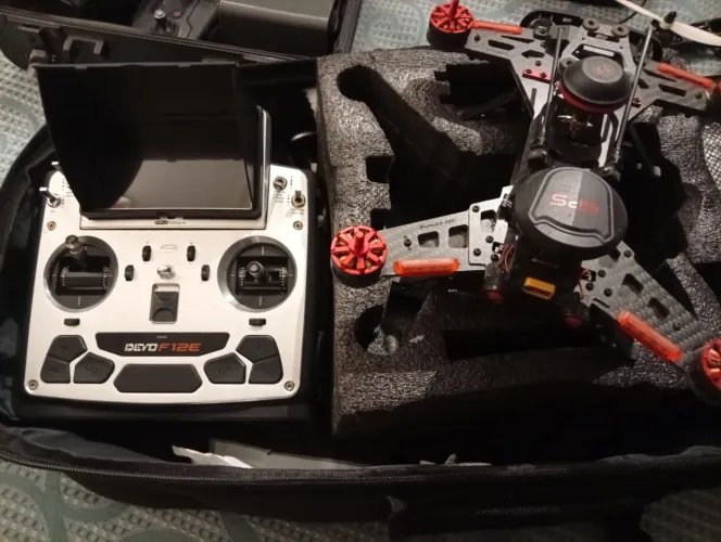 Drone Eachine com vários acessórios+radiador controle