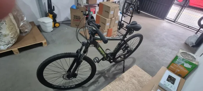 Vende-se Bicicleta de Alumínio- Cambio Shimano
