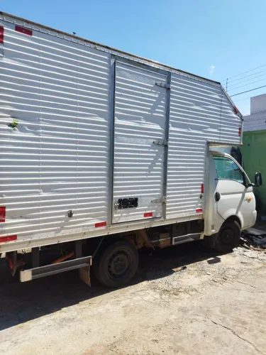 Mudança, frete e transporte de cargas.