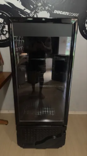 EXPOSITORA DE REFRIGERANTES - PORTA DE VIDRO