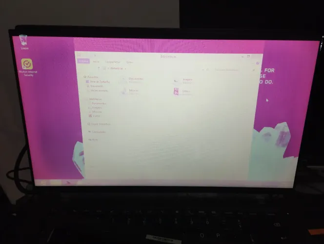 Tela notebook 15,5 polegadas com imagem avermelhada 