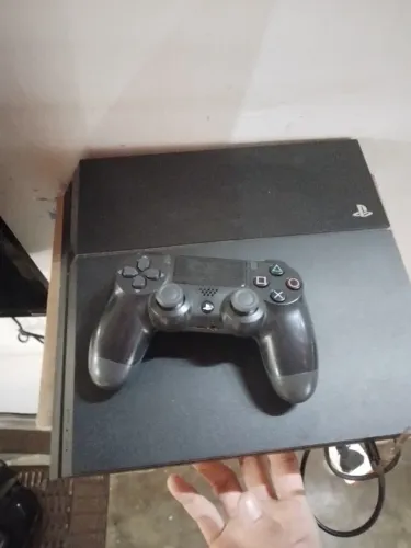Ps4. Tem um controle. Estarei vendendo por 1.400.. mais nois conversa. N trava nada.confia
