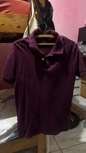 Camiseta POLO na Cor Roxo Escuro - Tamanho P - NOVA