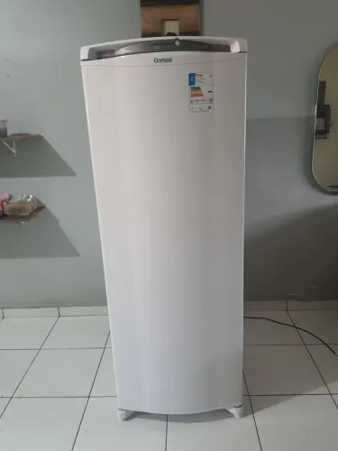 Geladeira Frost Free (1 ano de uso)