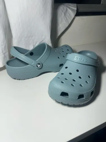 Crocs Classic Original, cor Slate Grey, tamanho M10/W12 (aproximadamente tamanho 40/41)