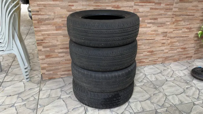 4 pneus 215/65R16