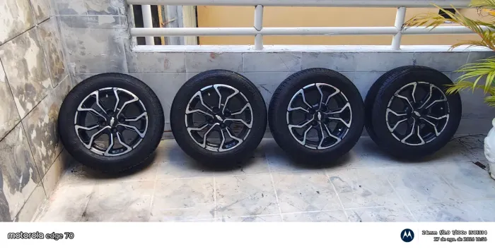 Rodas de Liga leve aro 14  com pneus excelente 