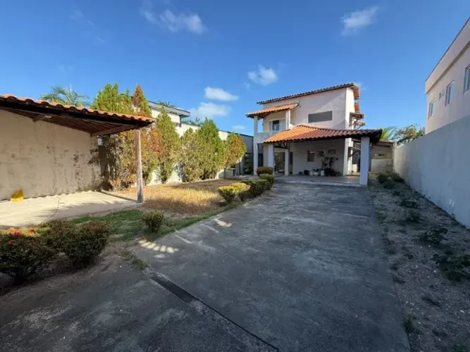 Casa em cond. fechado - 5/4 sendo 2 suites - Massagueira
