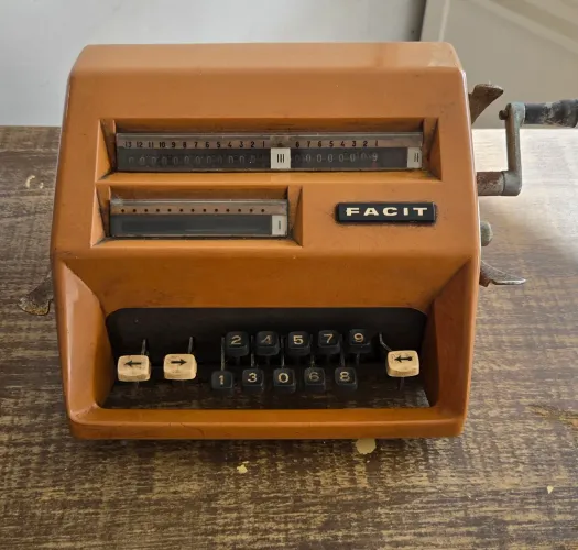 Calculadora manual Facit C1 13