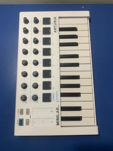 Controladora Arturia MiniLab Mk II