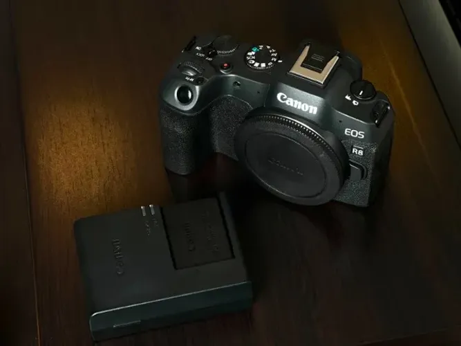 Camera Profissional Canon R8