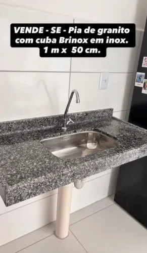Pia de granito com cuba Brinox em inox 1 m x 50 cm