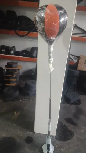 Saco de pancadas em pé - treino de reflexo
