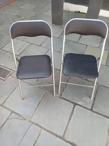 Conjunto de quatro cadeiras dobráveis