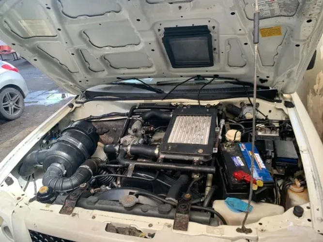 Mitsubishi L200 GL 2.5 4X4 CD Diesel 2010