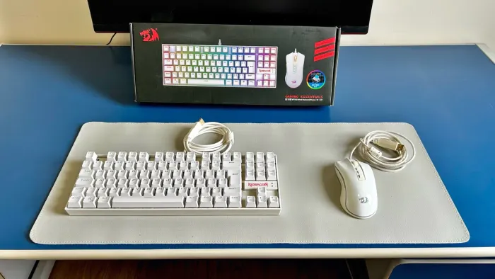 Kit Redragon Branco Teclado Kumara + Mouse Cobra Gamer - S118W