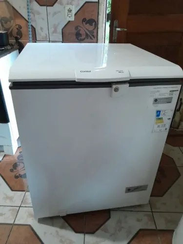 Vendo esse freezer em bom estado apenas 6 meses de uso